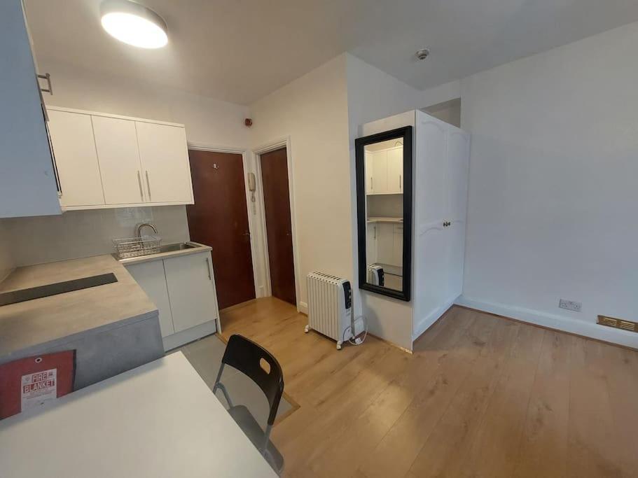 Newly Refurbished Studio Londres Exterior foto